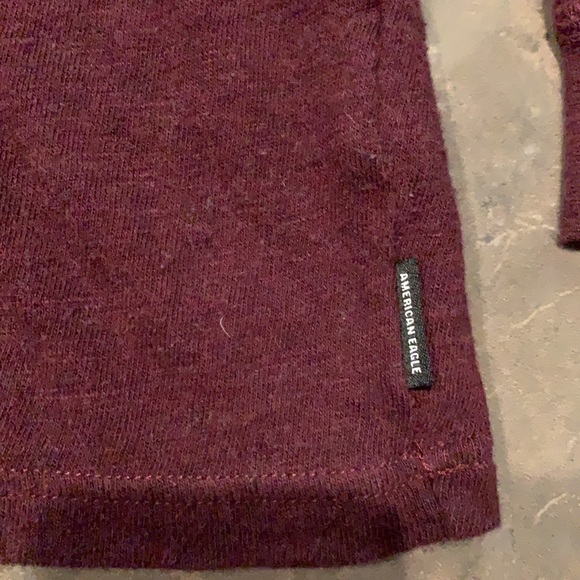 American eagle men’s medium burgundy light sweater - Picture 3 of 3